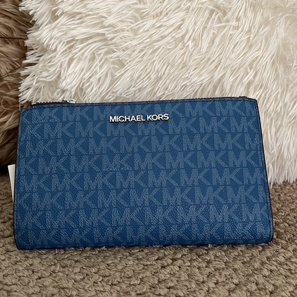 MICHAEL KORS WALLET DEAL ALERT - Picture 1 of 4